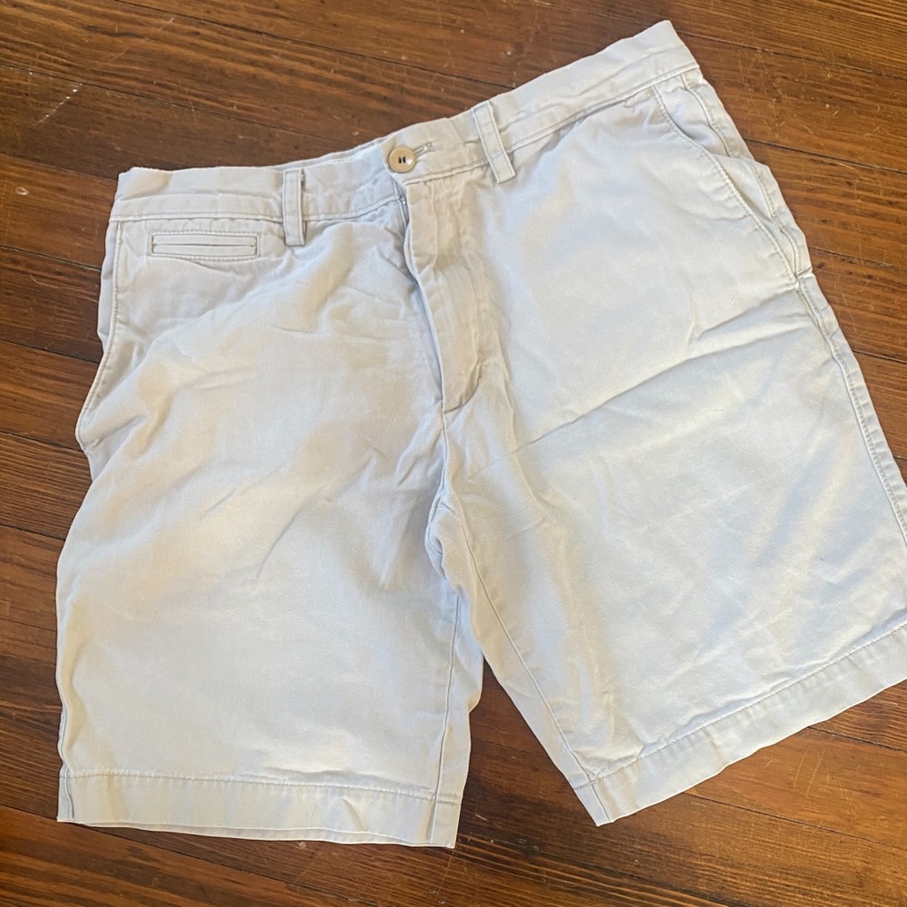 Men’s Banana Republic khaki shorts